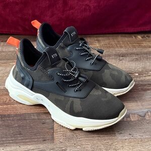 Steve Madden Black and Tan Women's Sneakers